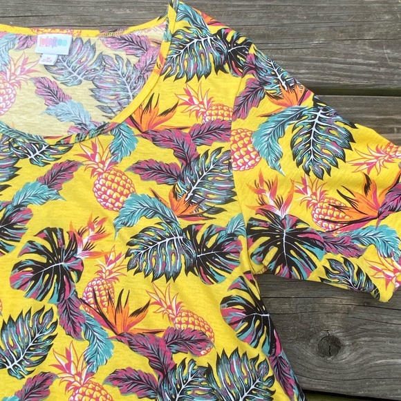 Lularoe Perfect Tee blouse yellow tropical pineapple palm fronds size Medium - Picture 5 of 9